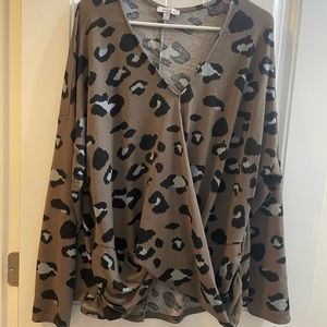 EUC 1X White Birch Twisted Hem Leopard Top